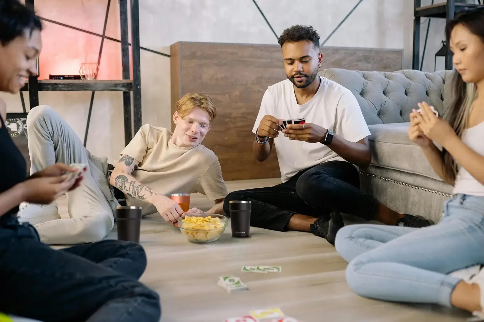 Qual o Melhor Jogo de Beber com Amigos? Ranking Completo com os 5 Mais Divertidos